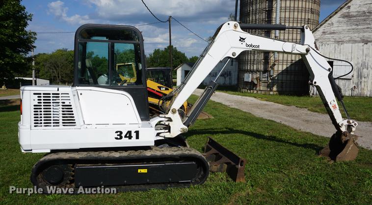 image for item DD6535 2000 Bobcat 341 mini excavator