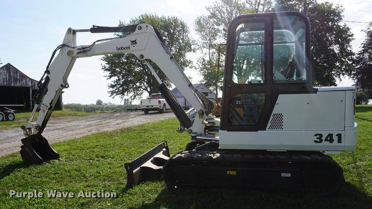 image for item DD6535 2000 Bobcat 341 mini excavator