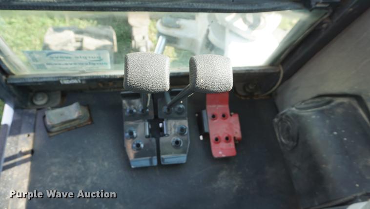 image for item DD6535 2000 Bobcat 341 mini excavator