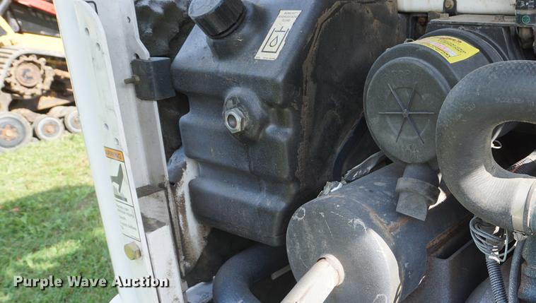 image for item DD6535 2000 Bobcat 341 mini excavator