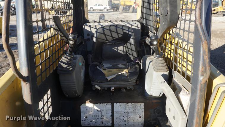 image for item DE3349 2006 Komatsu SK1020-5N skid steer