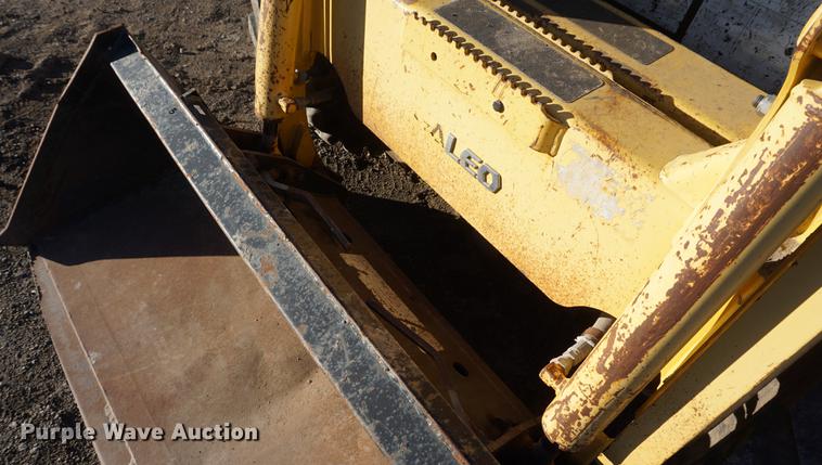 image for item DE3349 2006 Komatsu SK1020-5N skid steer