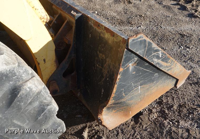 image for item DE3349 2006 Komatsu SK1020-5N skid steer