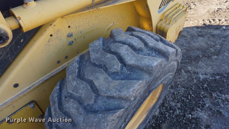 image for item DE3349 2006 Komatsu SK1020-5N skid steer