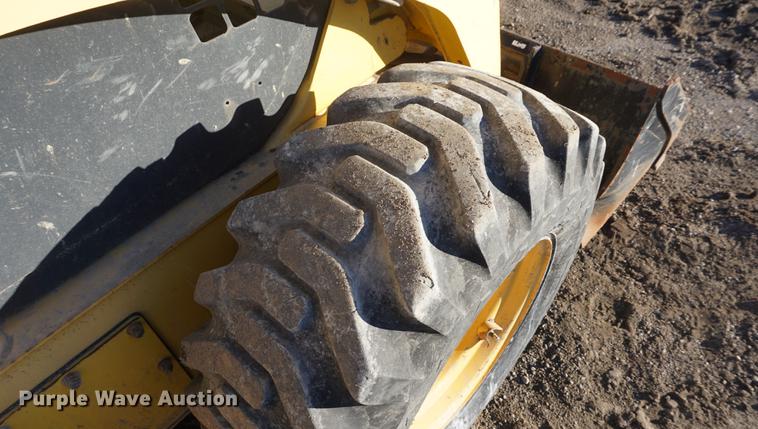 image for item DE3349 2006 Komatsu SK1020-5N skid steer