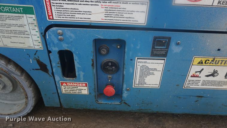 image for item DE3373 2005 Genie GS1930 scissor lift