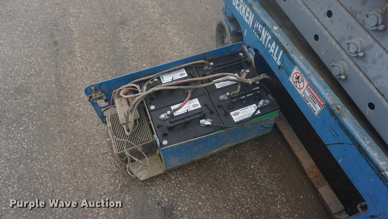 image for item DE3373 2005 Genie GS1930 scissor lift