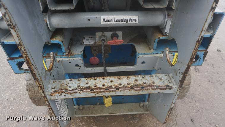 image for item DE3373 2005 Genie GS1930 scissor lift