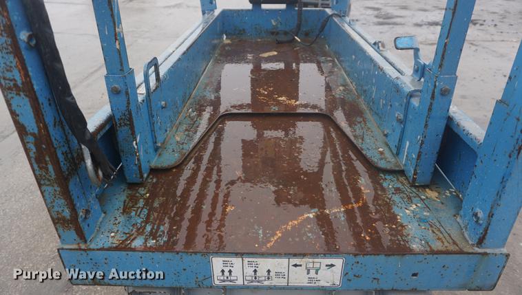 image for item DE3373 2005 Genie GS1930 scissor lift