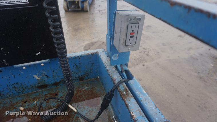 image for item DE3373 2005 Genie GS1930 scissor lift