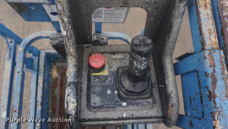 image for item DE3373 2005 Genie GS1930 scissor lift