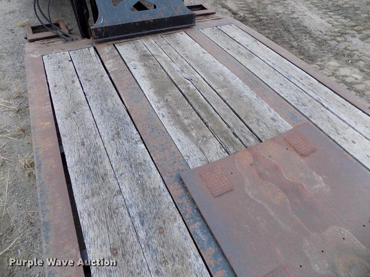 image for item DE7544 1993 Entyre lowboy equipment trailer