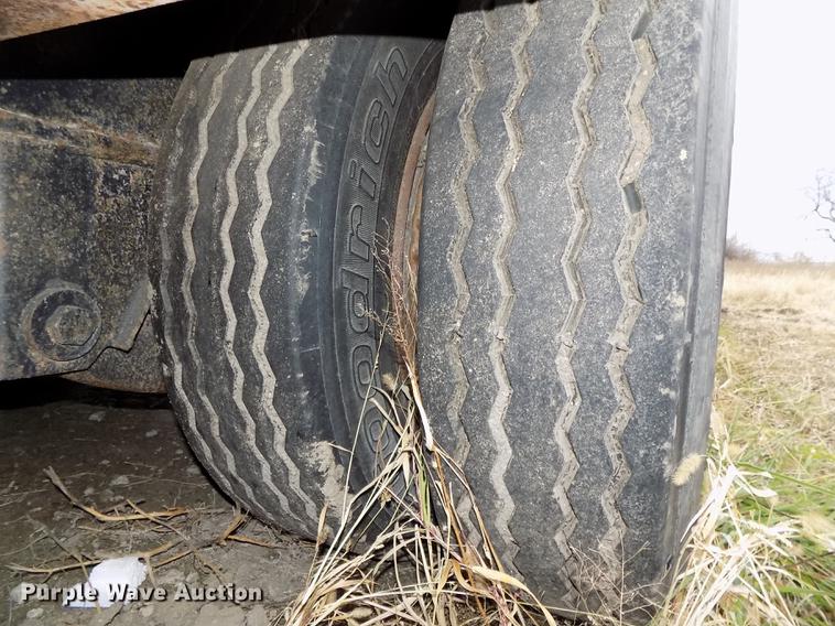 image for item DE7544 1993 Entyre lowboy equipment trailer