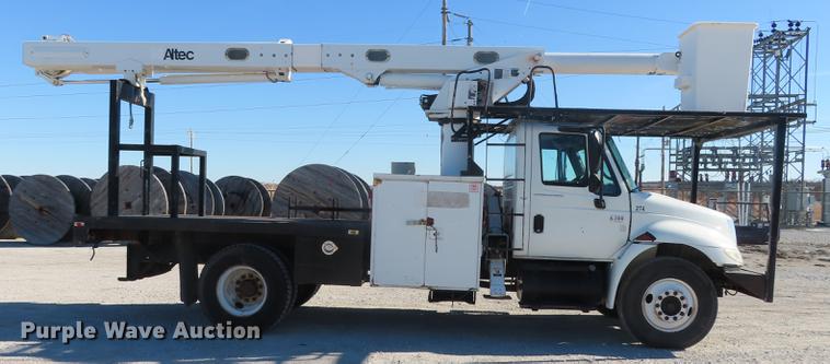 image for item DF1340 2003 International 4300 bucket truck