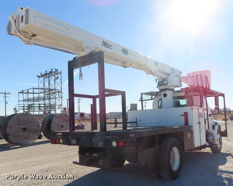 image for item DF1340 2003 International 4300 bucket truck
