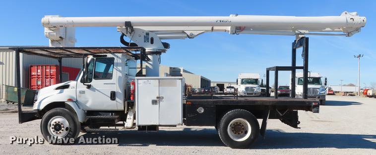 image for item DF1340 2003 International 4300 bucket truck