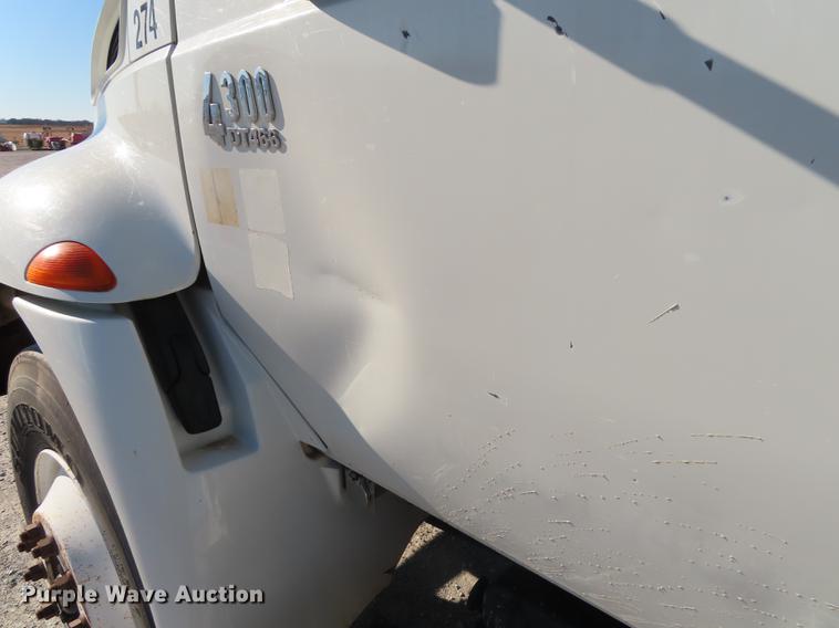 image for item DF1340 2003 International 4300 bucket truck