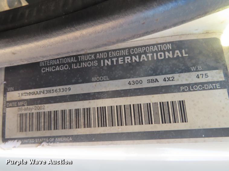 image for item DF1340 2003 International 4300 bucket truck