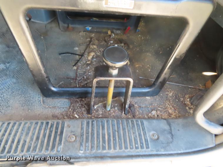 image for item DF1340 2003 International 4300 bucket truck