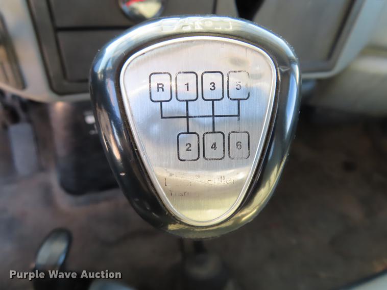 image for item DF1340 2003 International 4300 bucket truck