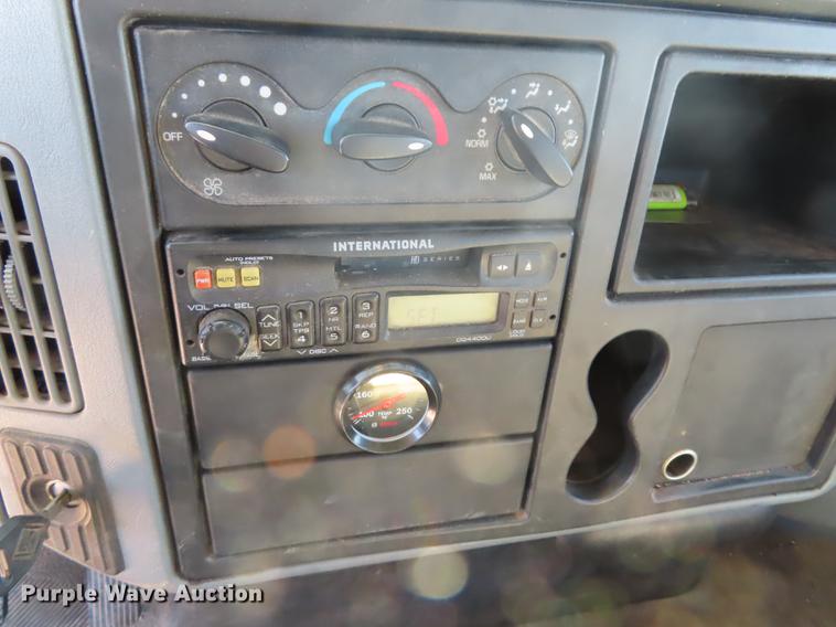 image for item DF1340 2003 International 4300 bucket truck