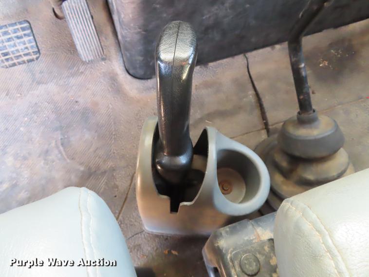 image for item DF1340 2003 International 4300 bucket truck