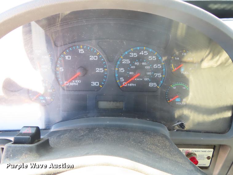 image for item DF1340 2003 International 4300 bucket truck