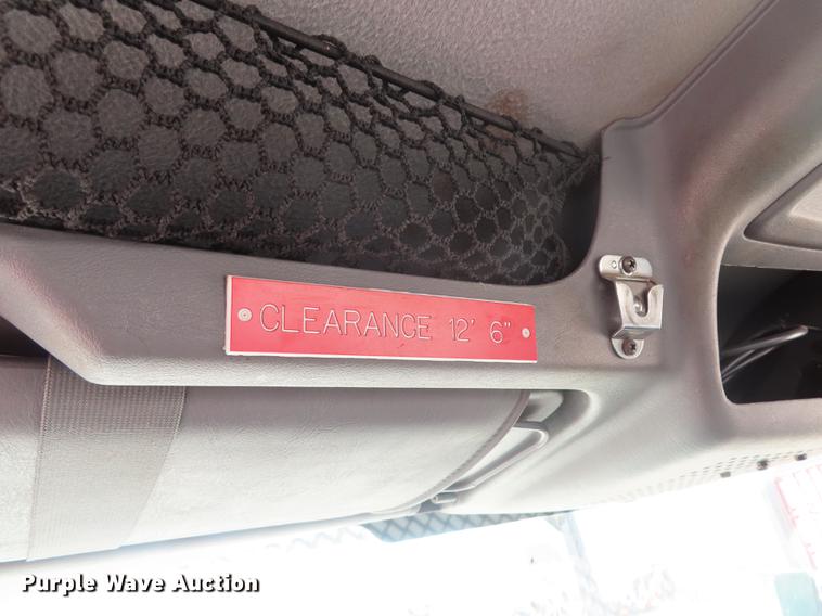 image for item DF1340 2003 International 4300 bucket truck