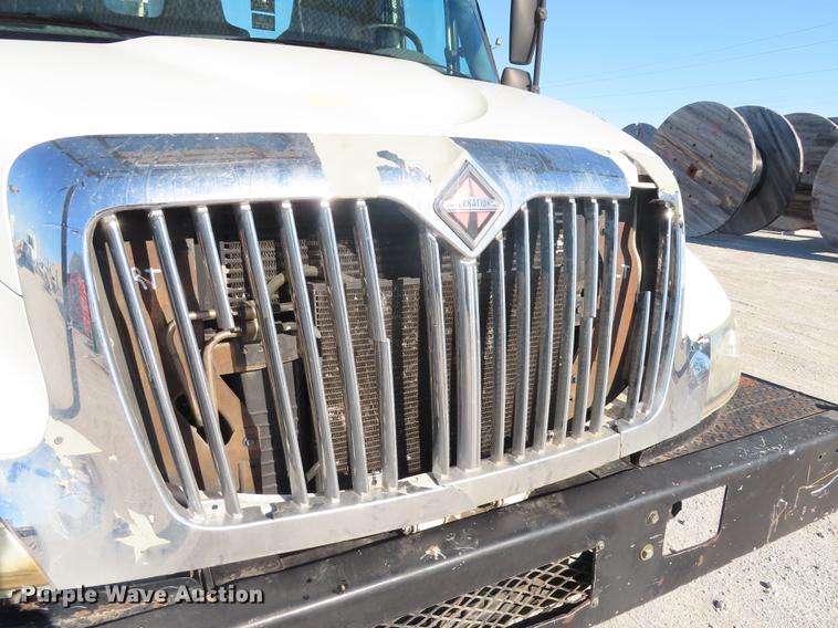 image for item DF1340 2003 International 4300 bucket truck