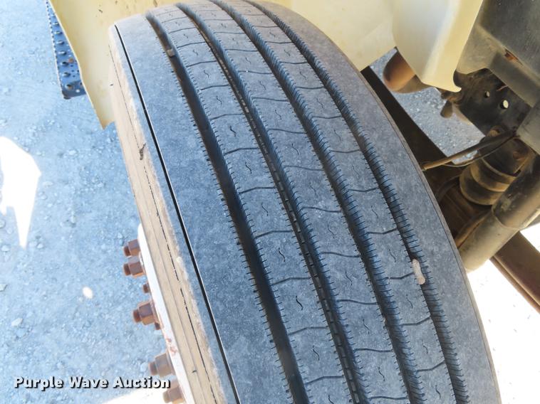 image for item DF1340 2003 International 4300 bucket truck