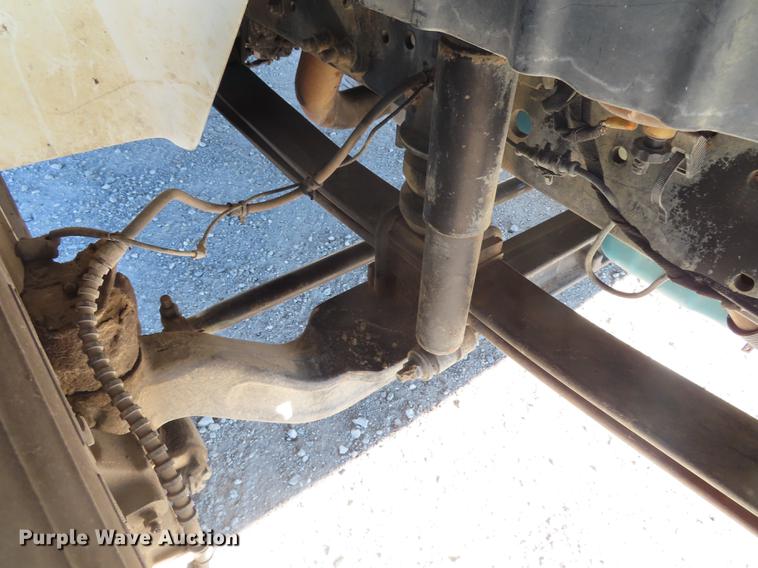 image for item DF1340 2003 International 4300 bucket truck