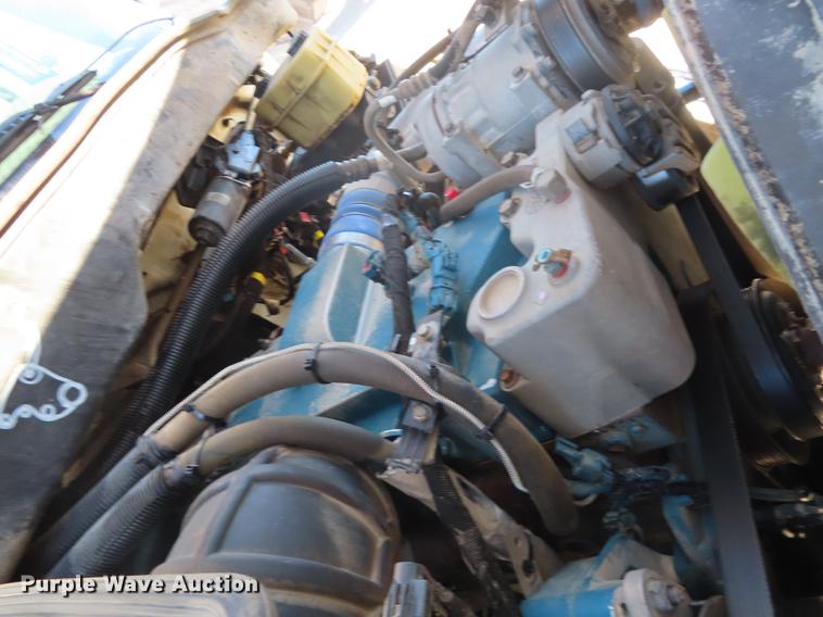 image for item DF1340 2003 International 4300 bucket truck