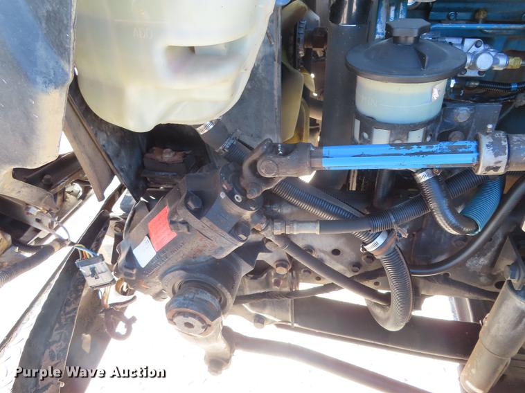 image for item DF1340 2003 International 4300 bucket truck