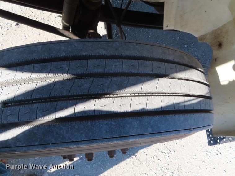 image for item DF1340 2003 International 4300 bucket truck