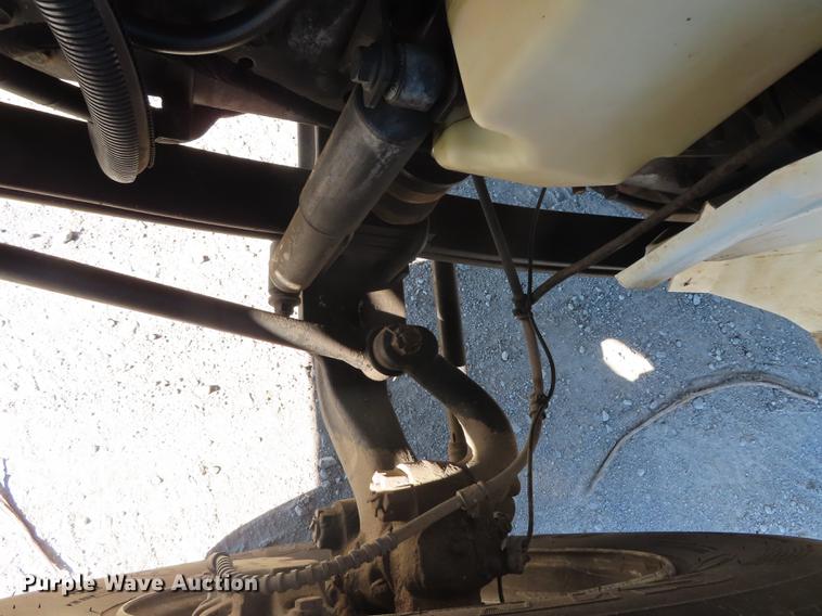 image for item DF1340 2003 International 4300 bucket truck