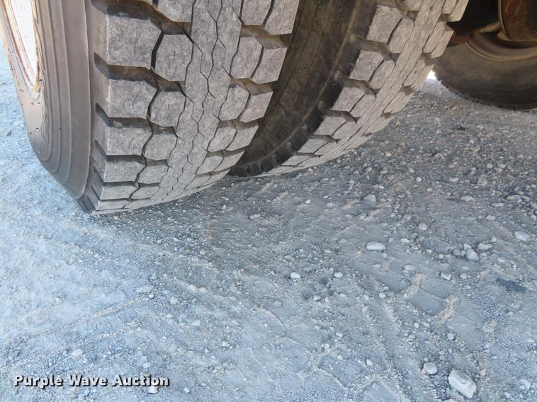 image for item DF1340 2003 International 4300 bucket truck