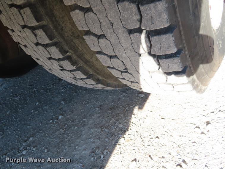 image for item DF1340 2003 International 4300 bucket truck