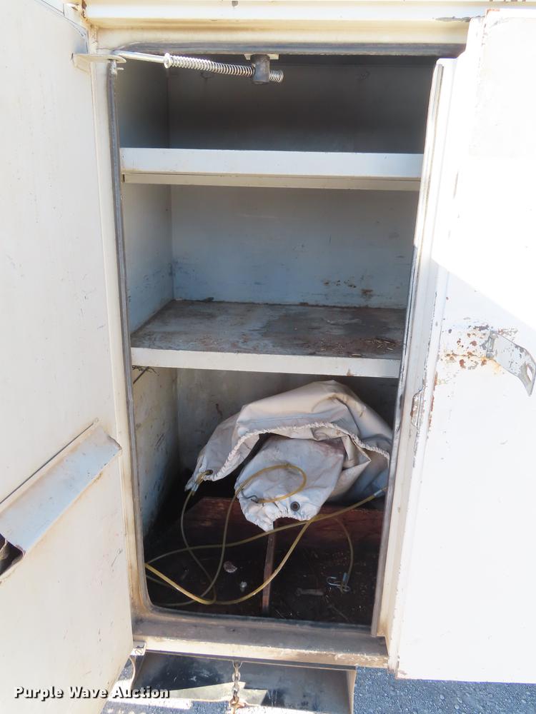 image for item DF1340 2003 International 4300 bucket truck