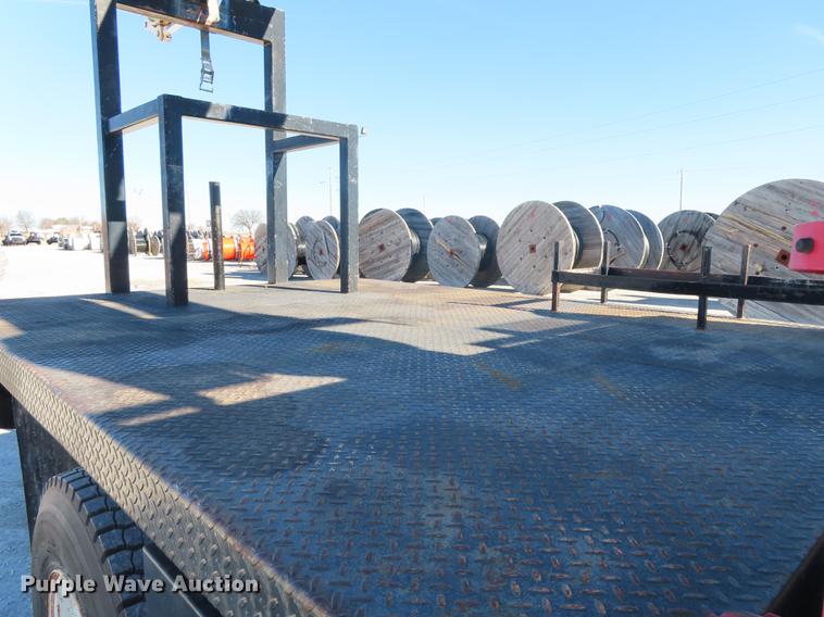 image for item DF1340 2003 International 4300 bucket truck