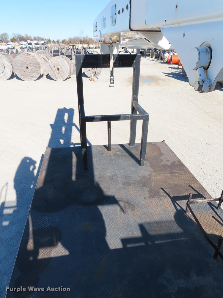 image for item DF1340 2003 International 4300 bucket truck