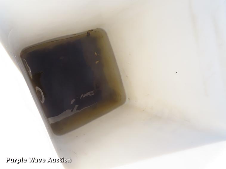 image for item DF1340 2003 International 4300 bucket truck