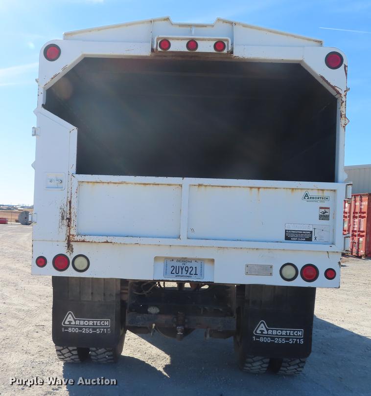 image for item DF1341 2002 International 4300 chipper truck