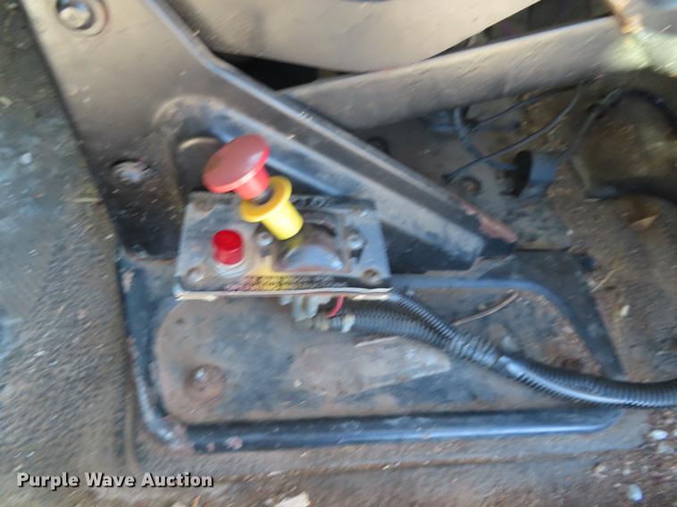 image for item DF1341 2002 International 4300 chipper truck