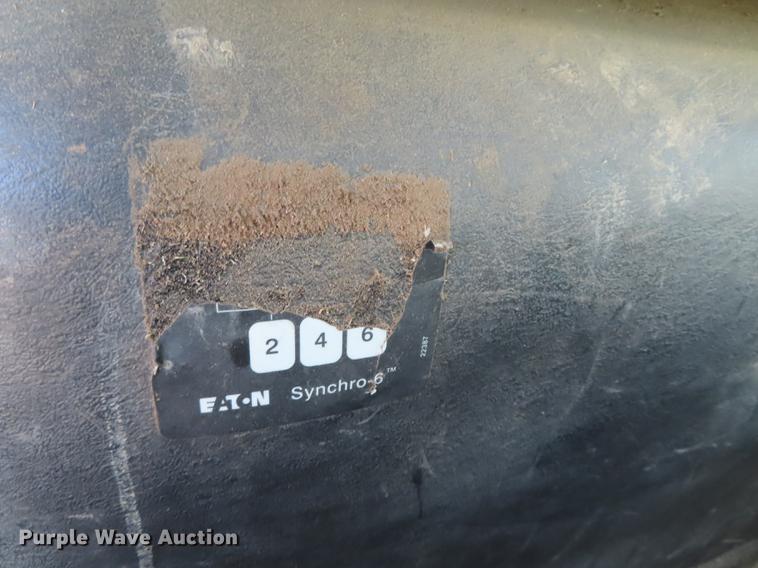 image for item DF1341 2002 International 4300 chipper truck