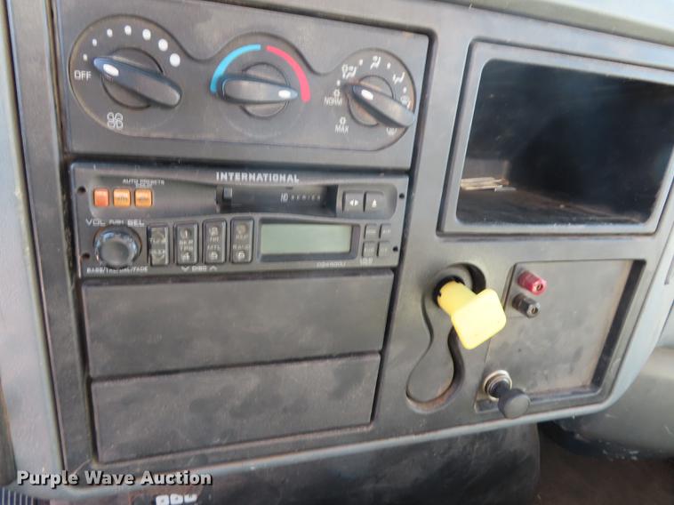 image for item DF1341 2002 International 4300 chipper truck