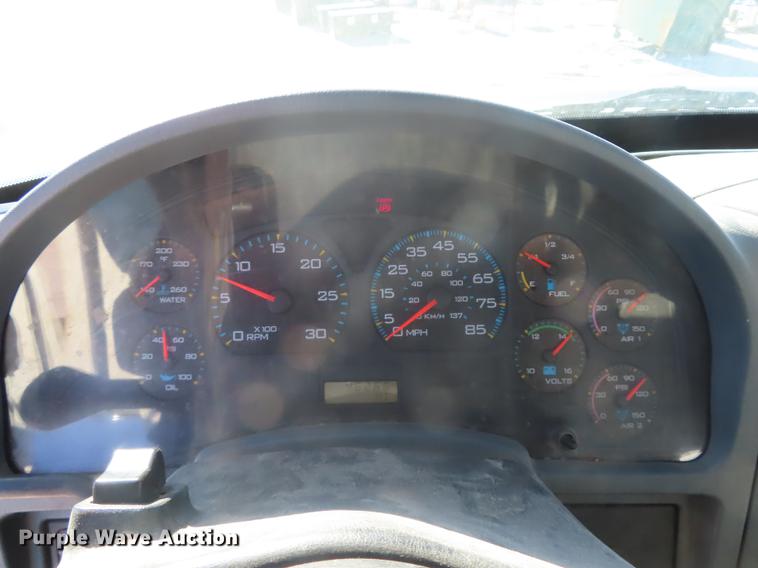 image for item DF1341 2002 International 4300 chipper truck