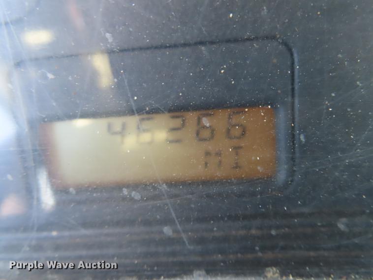 image for item DF1341 2002 International 4300 chipper truck