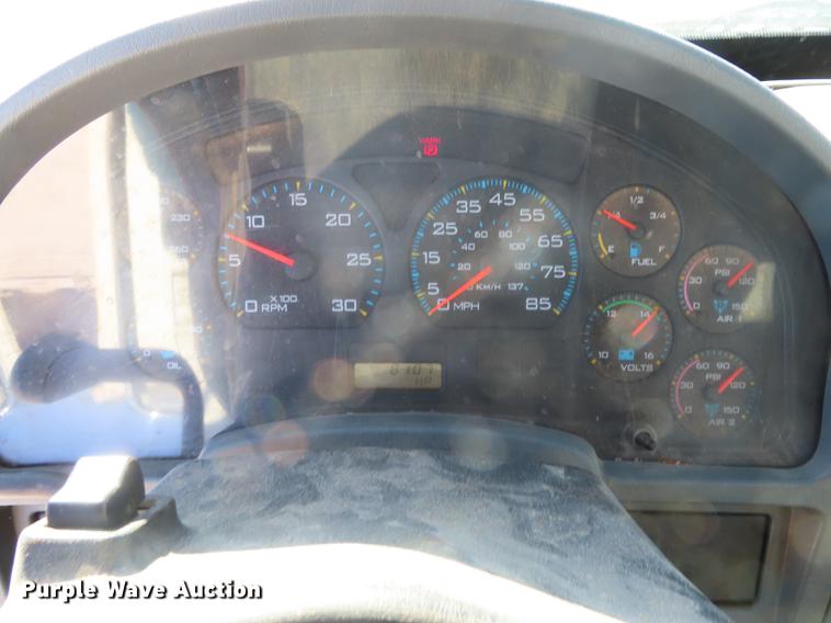 image for item DF1341 2002 International 4300 chipper truck