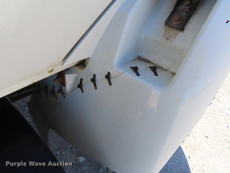 image for item DF1341 2002 International 4300 chipper truck