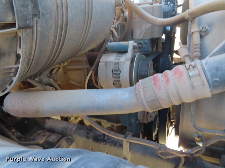 image for item DF1341 2002 International 4300 chipper truck